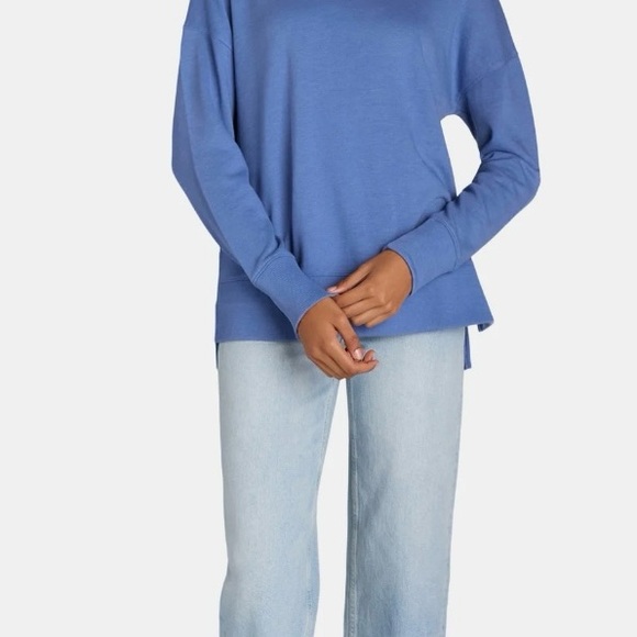 Women’s Blue Long Sleeve Sweatshirt with High Low Hem in Blue - Picture 4 of 6